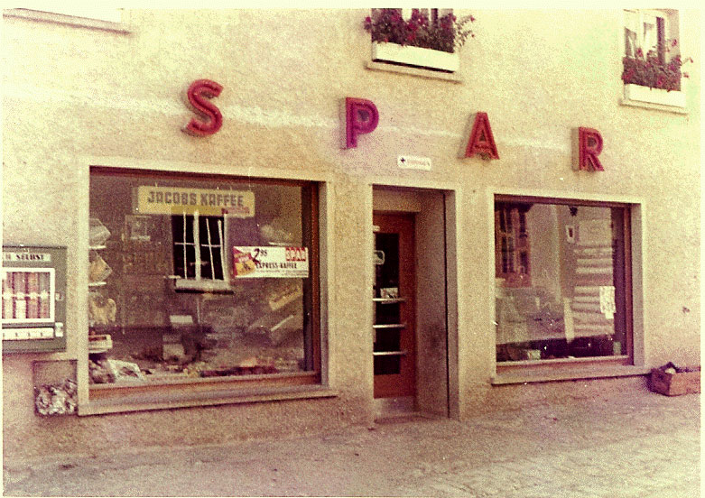 Im Jahr 1956 tritt Josef Haible der Handelsvereinigung des Deutschen 'SPAR' bei, es gibt eine erste nennenswerte Vergrößerung der Verkaufsfläche.